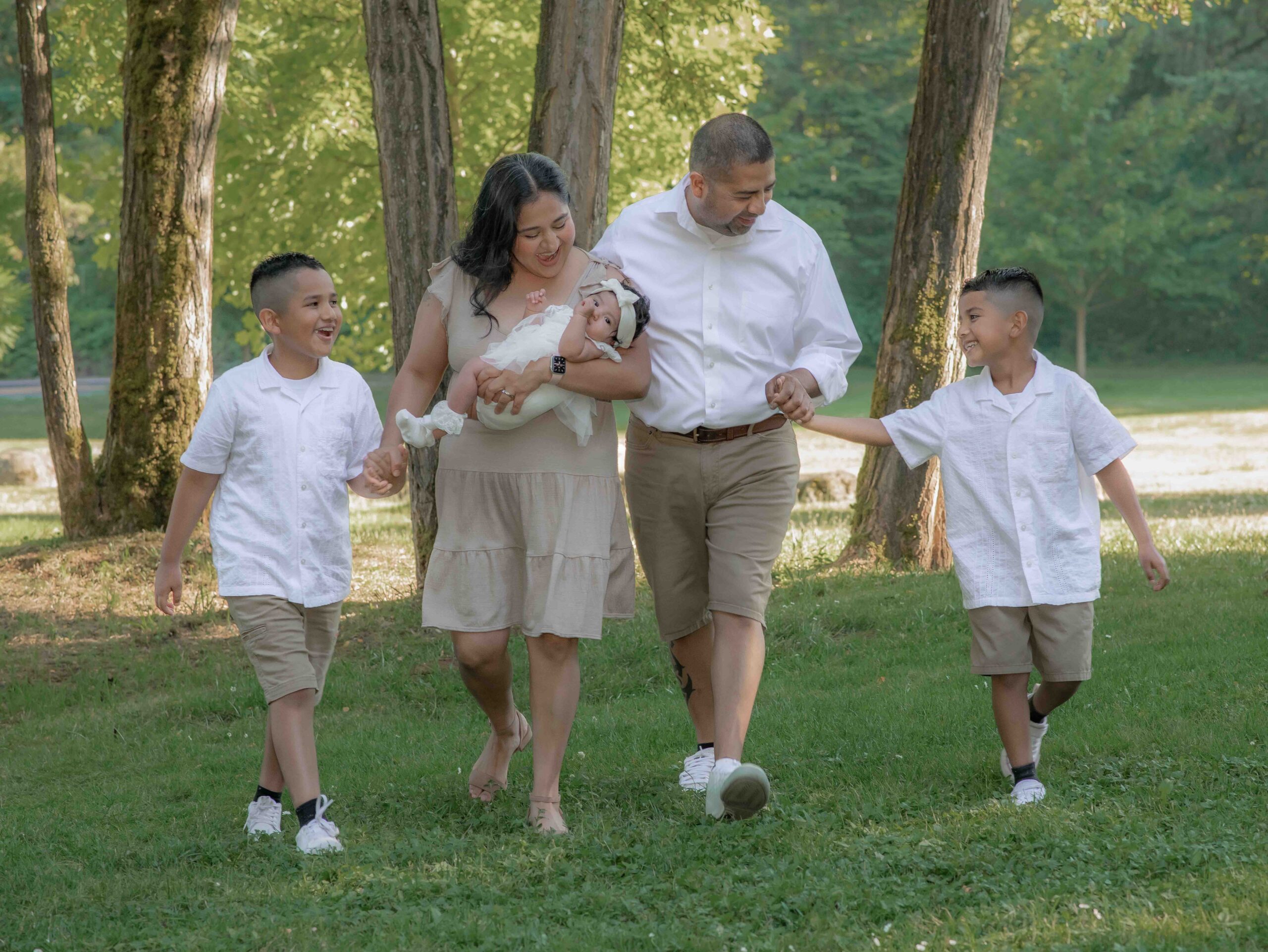 Family at Lacamas Park Washington for a family photo session