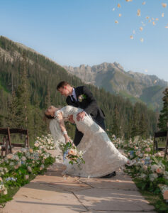 Couple getting married in the mountains - Portland, Oregon