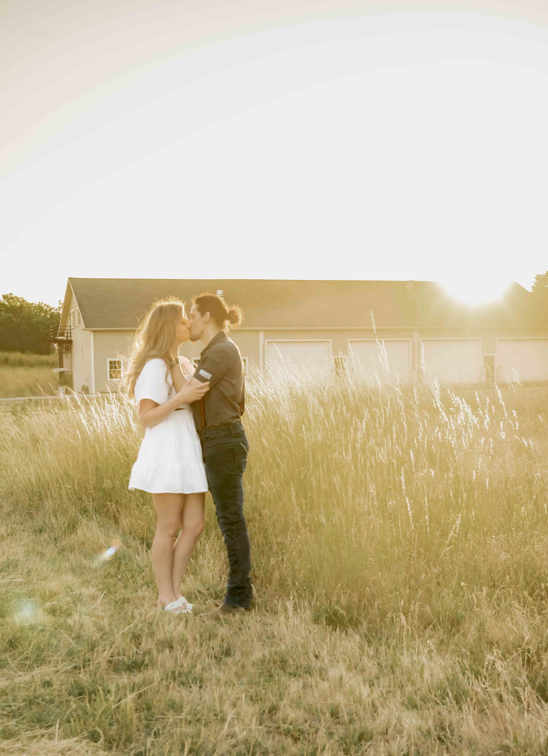 A gorgeous golden hour engagement at Fort Vancouver in Vancouver, WA